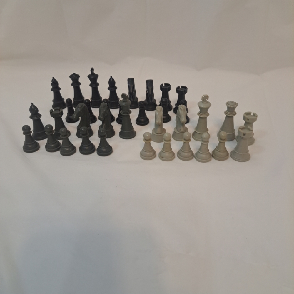 Radio Shack Tandy 1680 Computerized Chess Replacement Chessmen -36 Asst Pieces